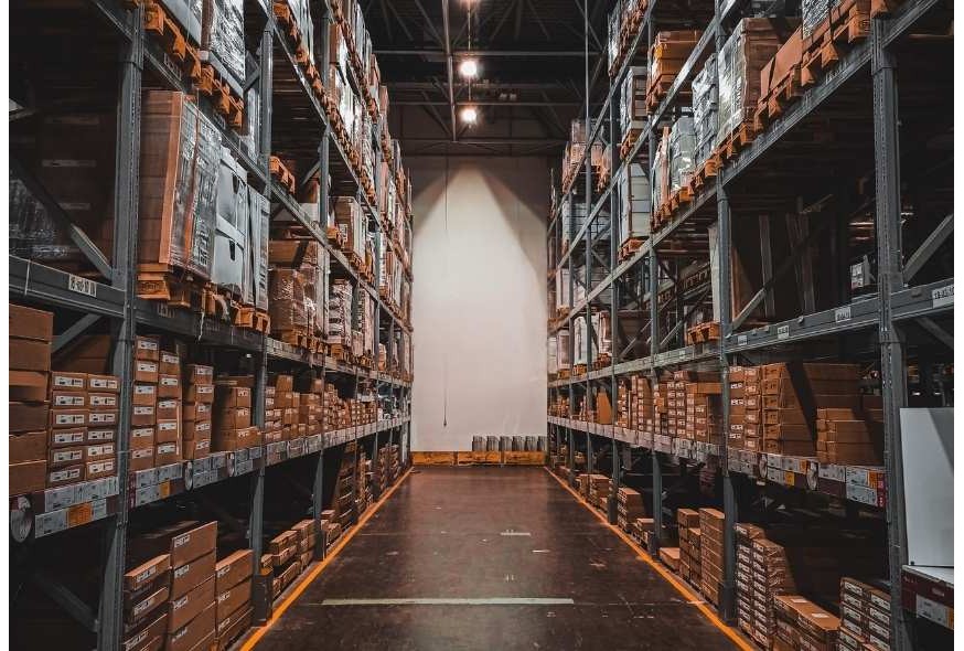 Rayonnage occasion : optimisez votre entrepôt à moindre coût